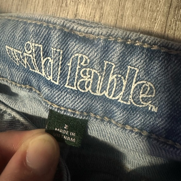 Wild fable Distressed High Rise Mom Jeans Size 2 - Picture 2 of 4